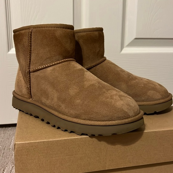 UGG Shoes - UGG Classic Mini II